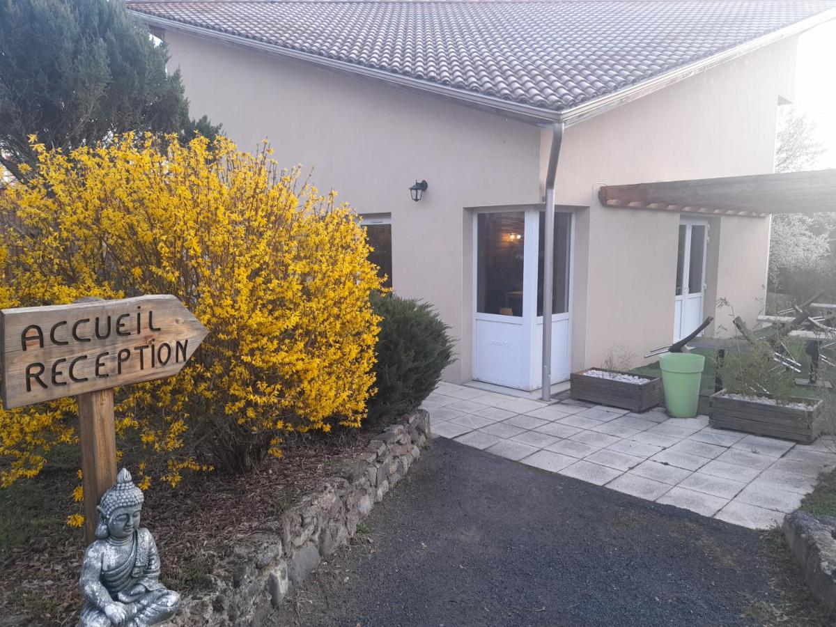 Hotel De L'Ile D'Amour Langeac Bagian luar foto