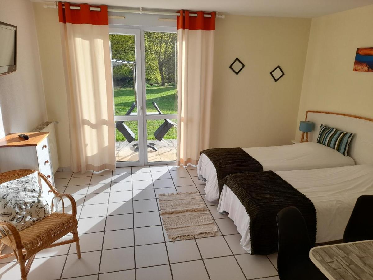 Hotel De L'Ile D'Amour Langeac Bagian luar foto