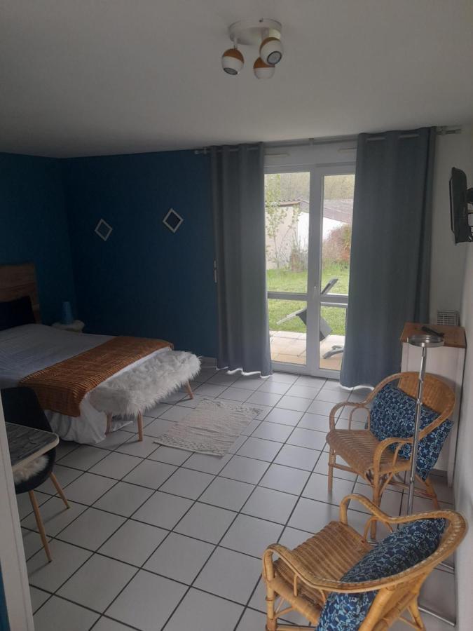 Hotel De L'Ile D'Amour Langeac Bagian luar foto