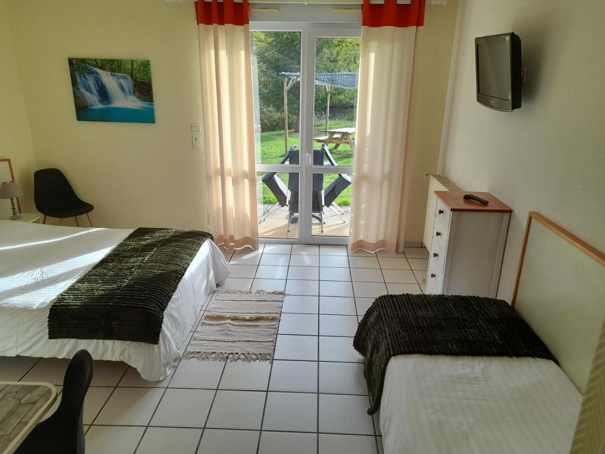 Hotel De L'Ile D'Amour Langeac Bagian luar foto